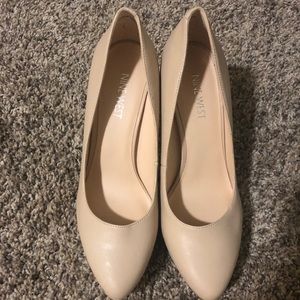 Brand new taupe Pump